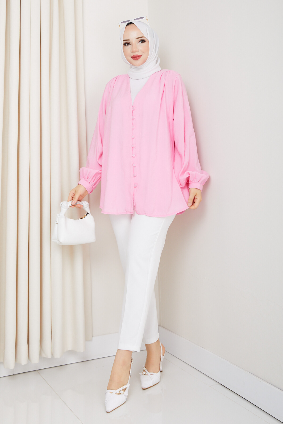 ŞIK V YAKA DÜĞMELİ GÖMLEK - PEMBE