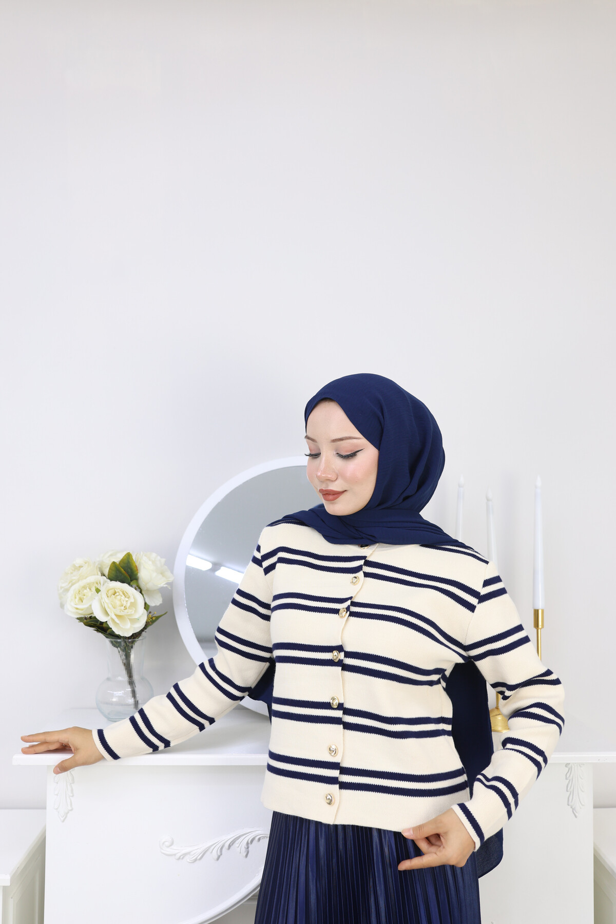 VN ÇİZGİLİ KISA HIRKA -KREM