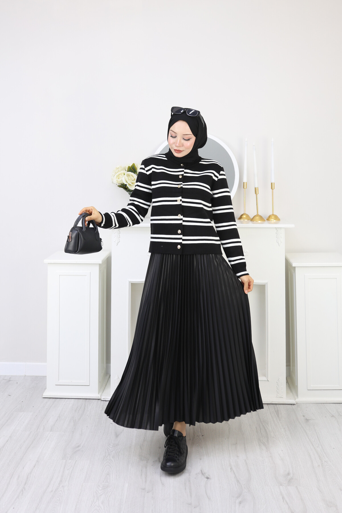 VN ÇİZGİLİ KISA HIRKA -SİYAH