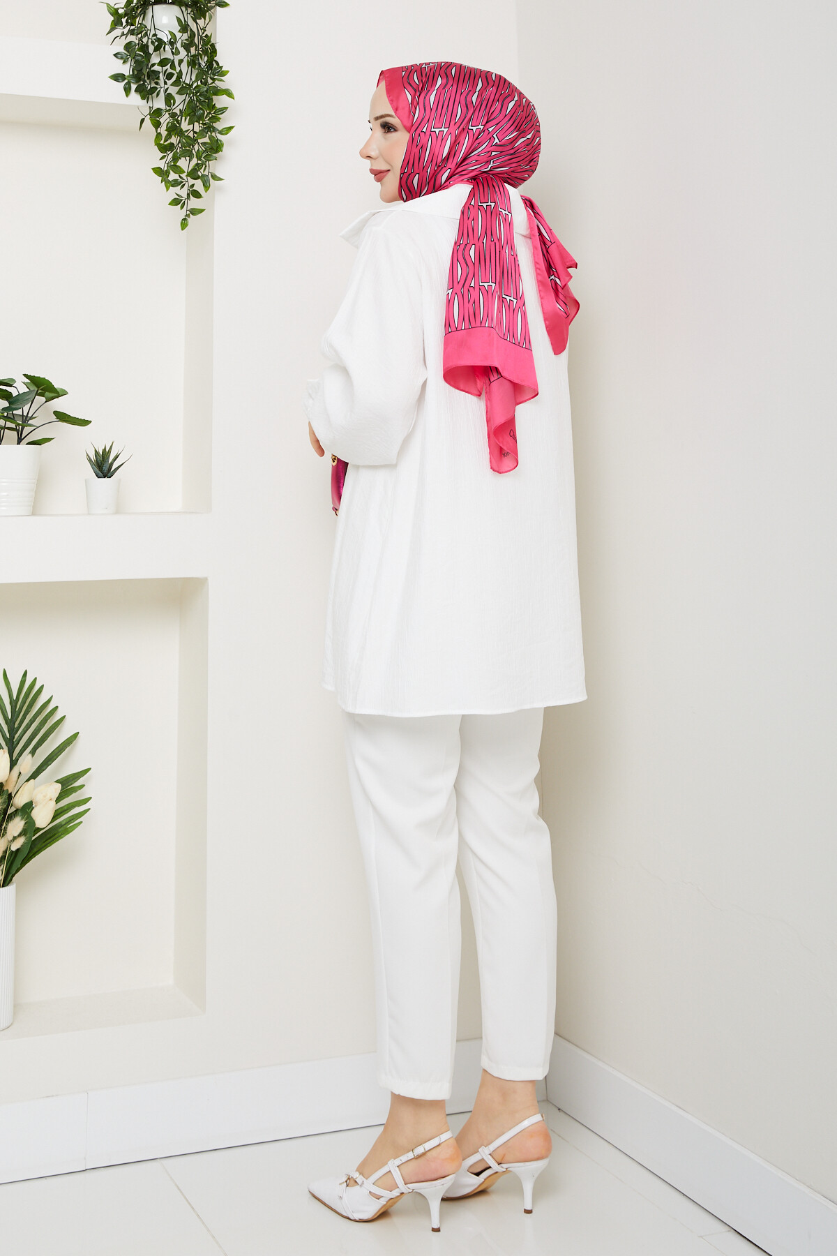 Yaka Pul Detay Gömlek Beyaz