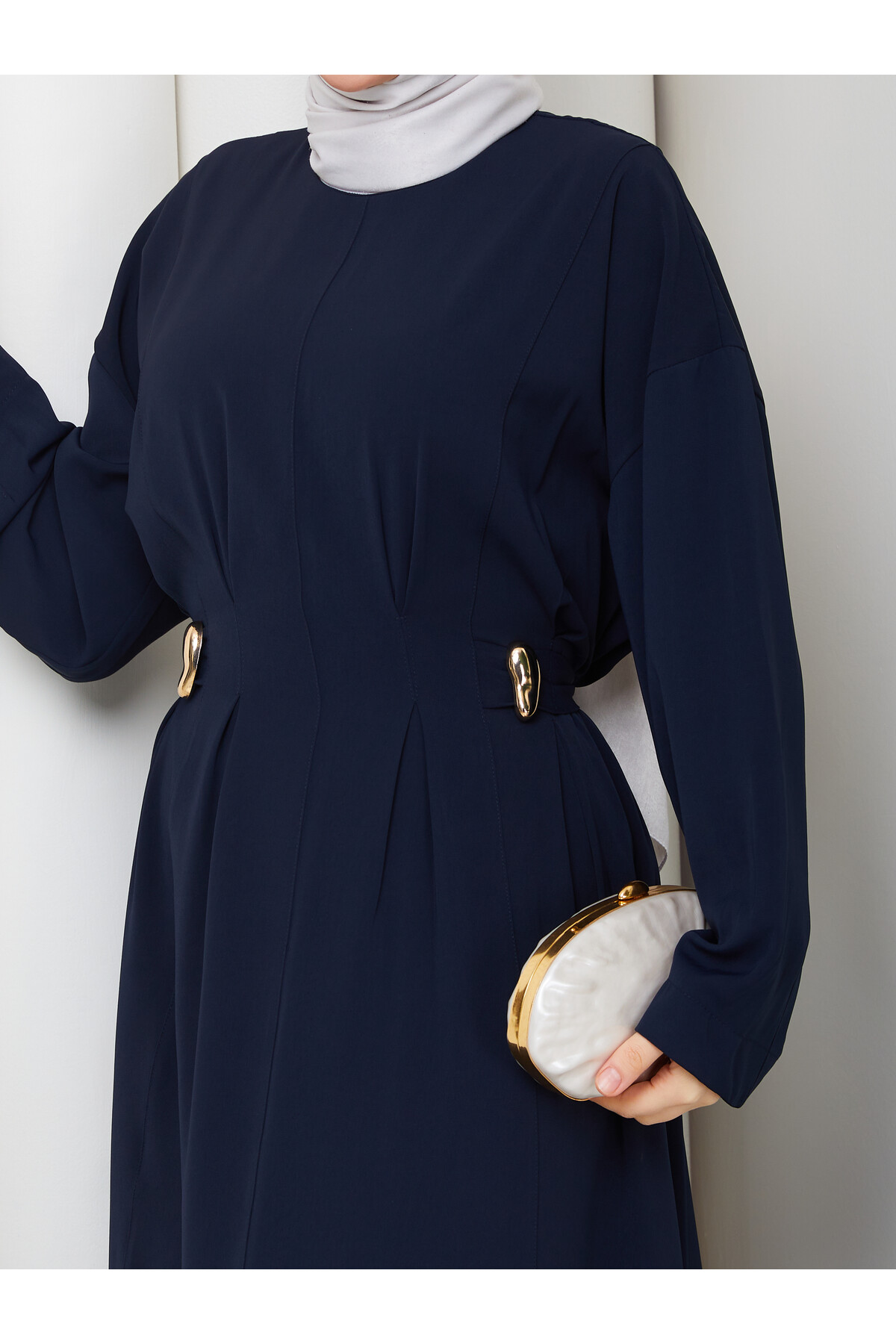 YANLARI GOLD DETAY ELBİSE - LACİVERT