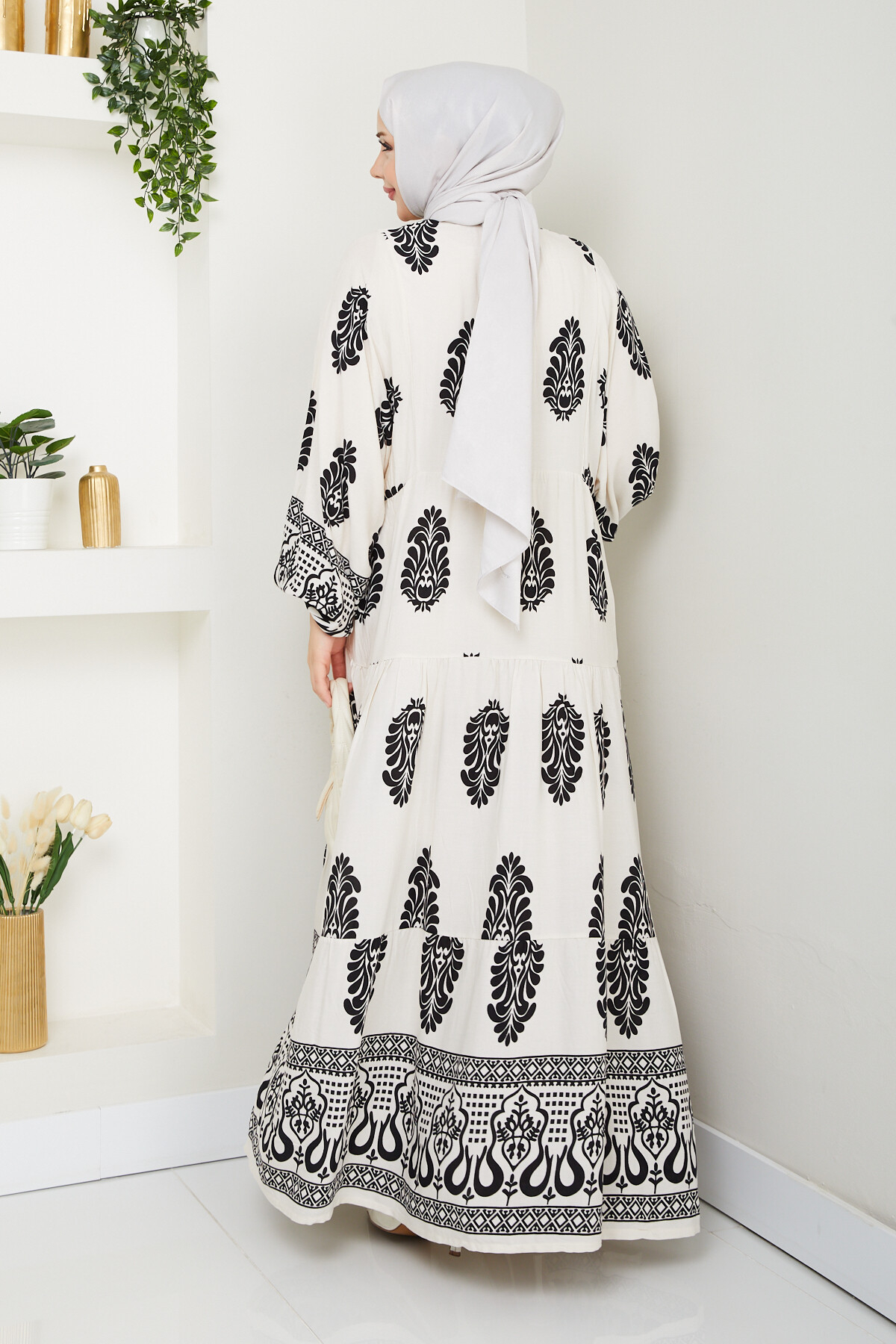 YARI DÜĞMELİ ETNİK DESENLİ ELBİSE-BEYAZ