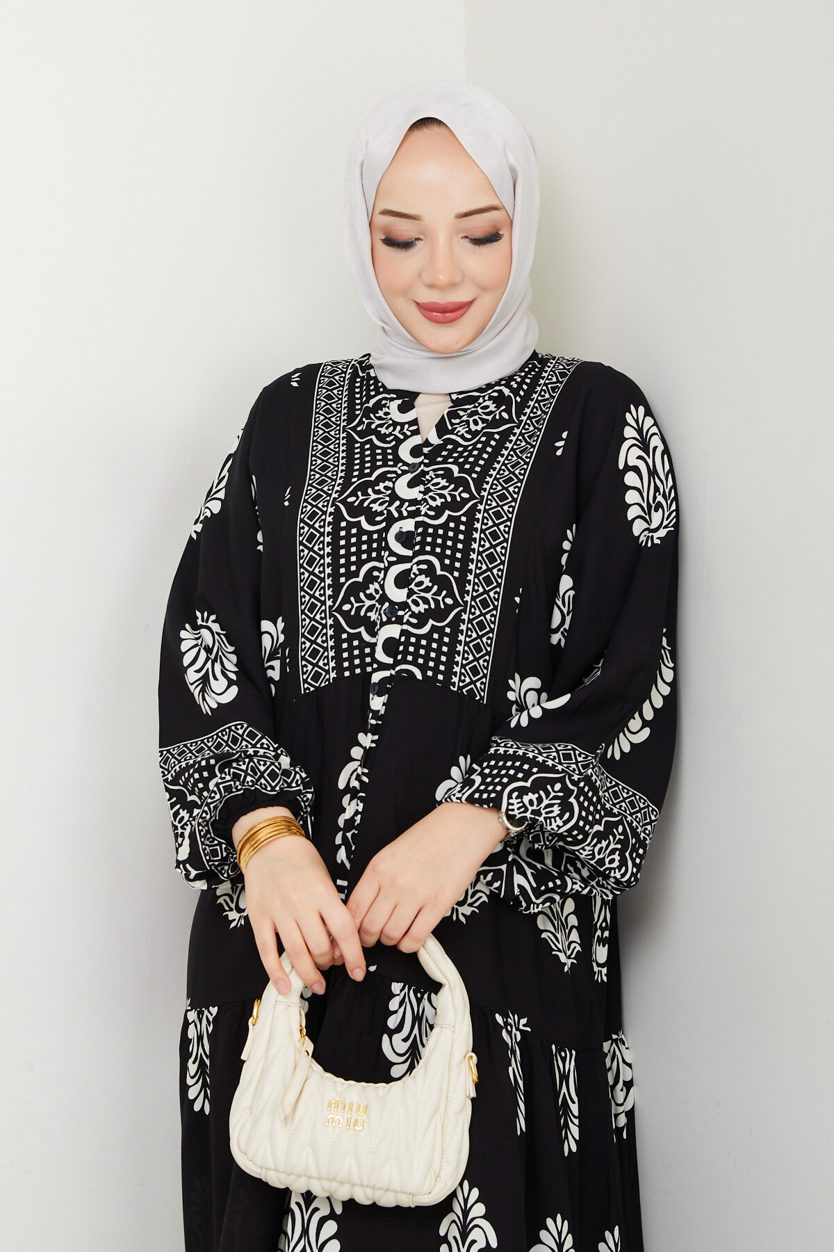 YARI DÜĞMELİ ETNİK DESENLİ ELBİSE-SİYAH