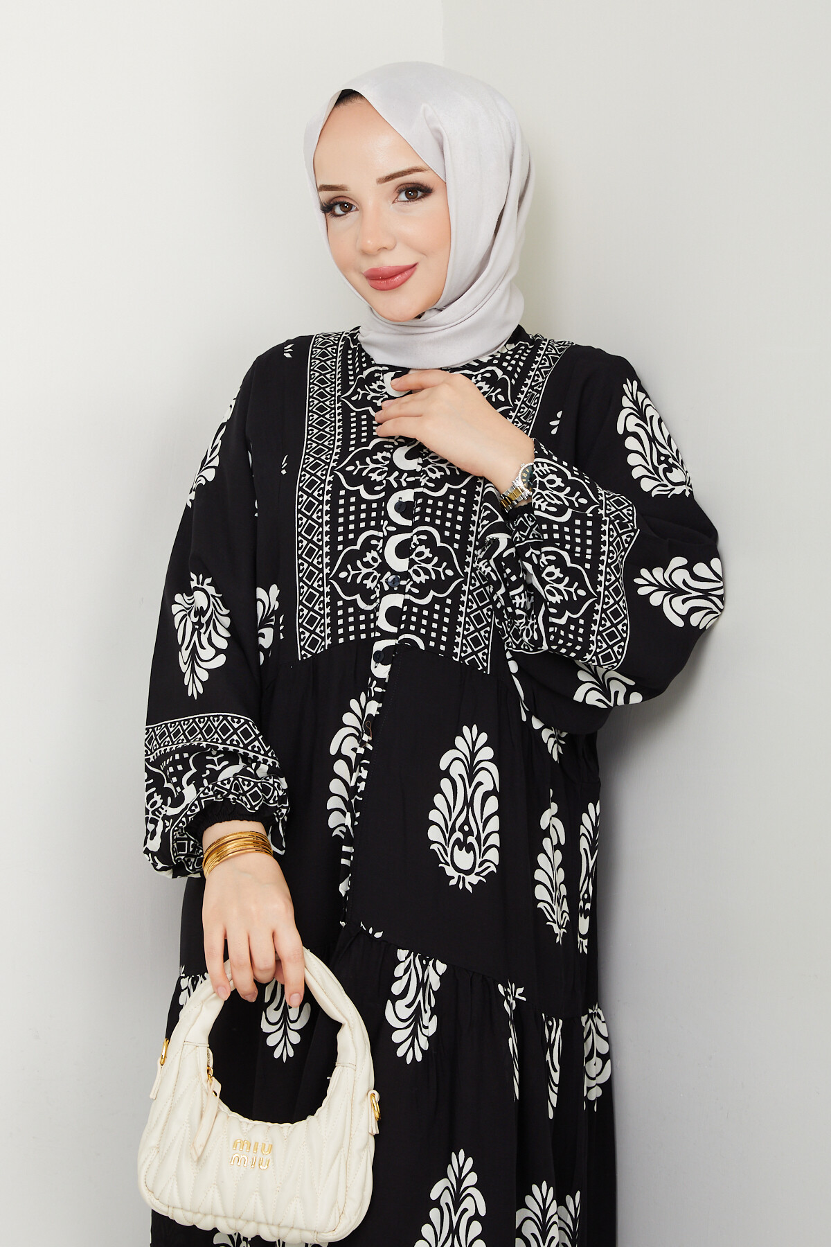 YARI DÜĞMELİ ETNİK DESENLİ ELBİSE-SİYAH
