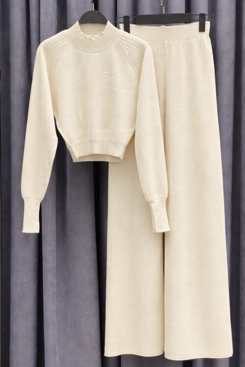 PARMAK GEÇİRMELİ TRİKO TAKIM -KREM