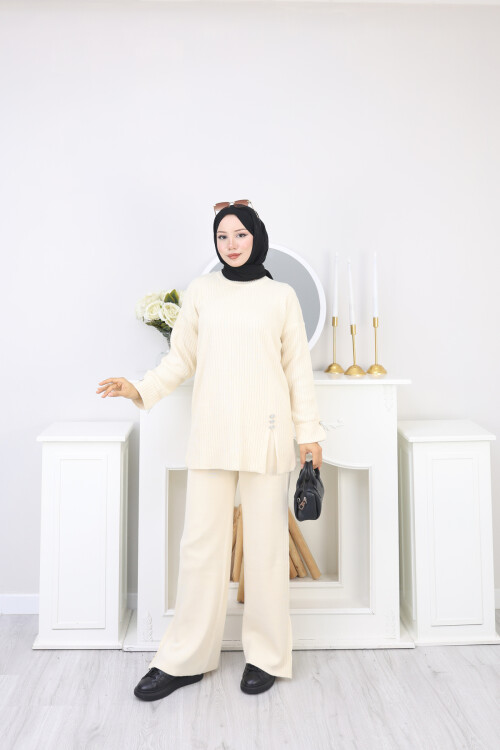 YIRTMAÇ DETAY TRİKO TAKIM-KREM