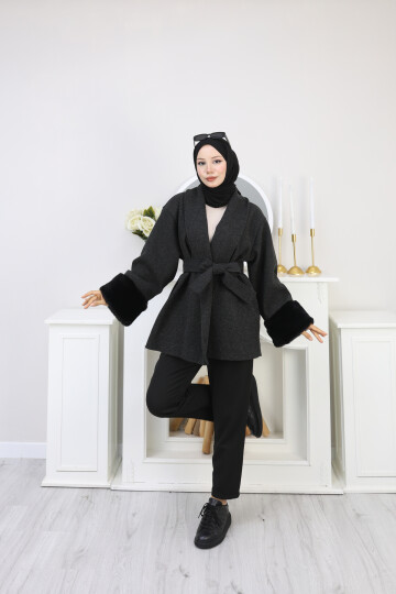 KOLU KÜRK DETAY KISA KABAN -SİYAH