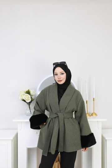 KOLU KÜRK DETAY KISA KABAN -YEŞİL