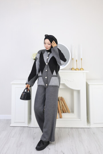 ÜÇGEN DETAY TRİKO HIRKA  -GRİ